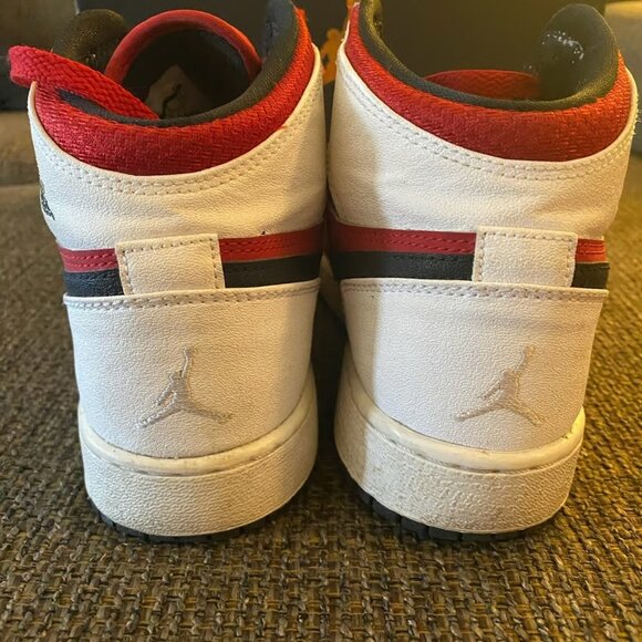 Nike Air Jordan 1 Retro High BG Blake Griffin PE Sneakers -size 6Y (8.5 women’s) - Picture 5 of 6